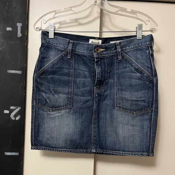 Madewell Denim Mini Skirt Dark Wash sized 26 but waist measures 32 - Picture 1 of 8